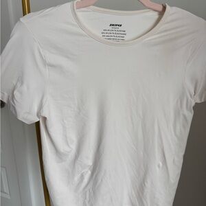 SKIMS White Short Sleeve Crew Neck Tee